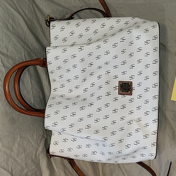 Dooney & Bourke Handbags - Dooney & Bourke Gretta Large Barlow Bag